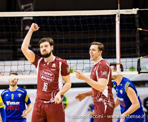 Lorini Montichiari - Krifi Caff 4 Torri Volley Ferrara: 3-2 (18-25, 23-25, 25-22, 25-21, 15-11)