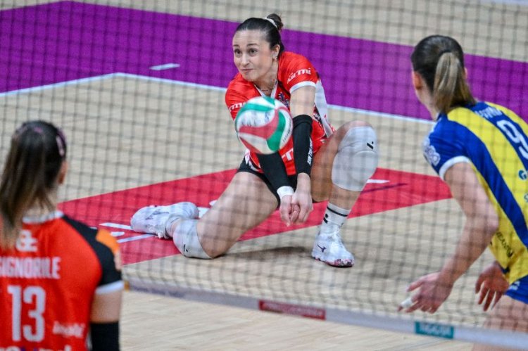 Sar�  Agata  Tellone  il libero della Csi Clai Imola Volley che sta nascendo
