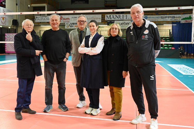 Julio Velasco, ct della Nazionale campione olimpica e mondiale, oggi in visita alla CBF Balducci HR Macerata