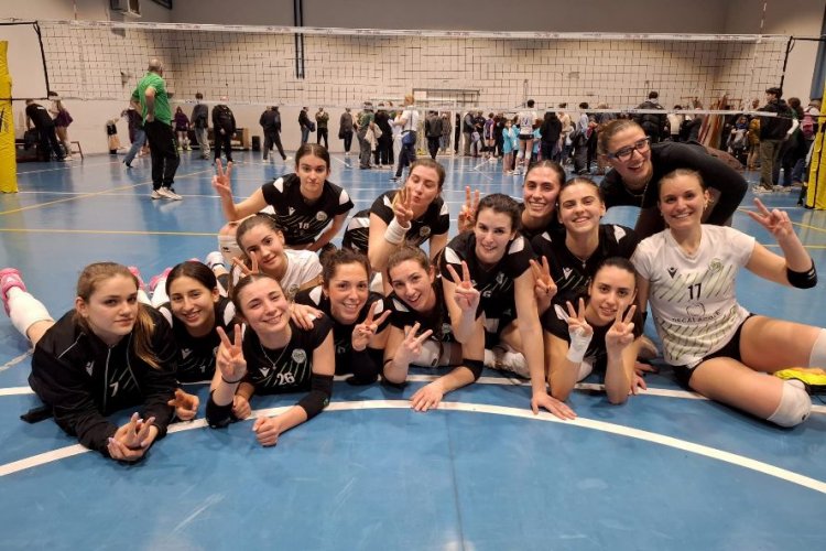 Volley Pode Trphoto Piacenza - Decalacque River Piacenza   2-3   (14-25 25-18 21-25 26-24 6-15)