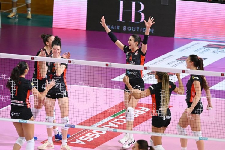 CBF Balducci HR Macerata - Le arancionere battono in rimonta Castelfranco Pisa al Fontescodella (3-1)