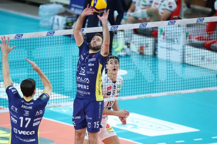 Itas Trentino-Valsa Group Modena 3-1 (25-22, 19-25, 25-23, 28-26)