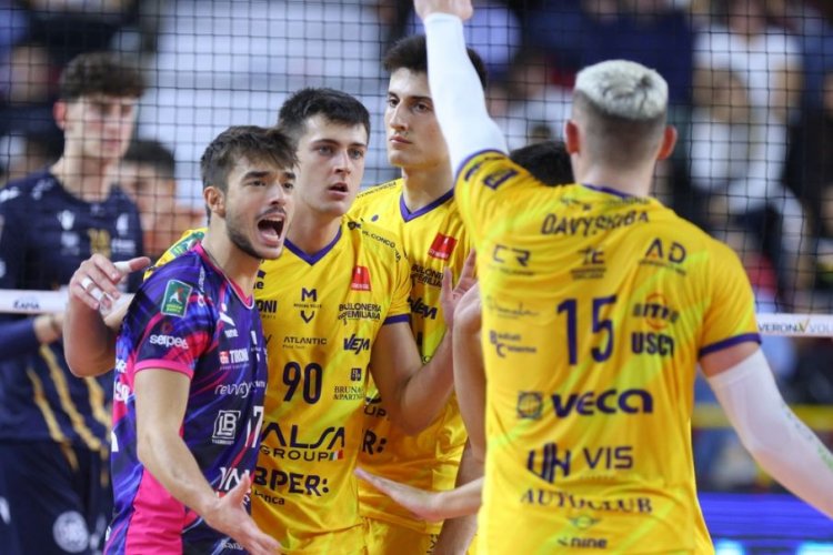 Rana Verona-Valsa Group Modena 2-3 (25-23, 25-17, 20-25, 23-25, 11-15)