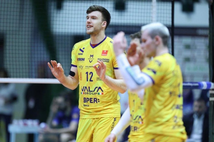 Mint Vero Volley Monza-Valsa Group Modena 2-3 (18-25, 20-25, 25-18, 25-23, 13-15)