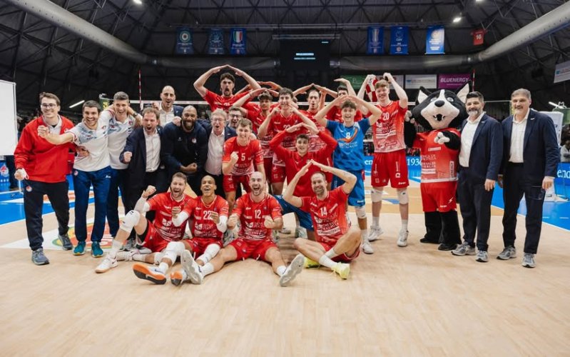 Gas Sales Bluenergy Piacenza-Valsa Group Modena 3-1 (25-18, 25-22, 21-25, 25-14)