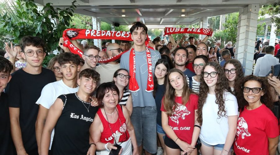 Tutti pazzi per Moni Nikolov! Invasione di tifosi alla presentazione del nuovo palleggiatore della Lube