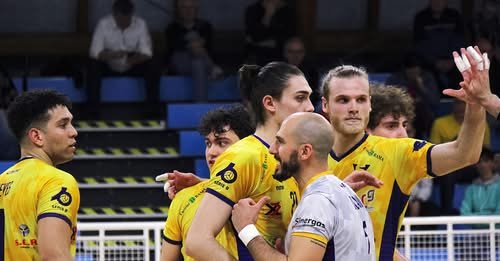 Stadium Pallavolo Mirandola &#8211; Hokkaido Bologna  (3-0) | (25-21; 25-19; 25-15)