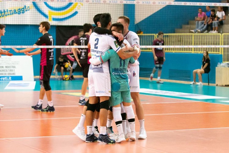 Gamma Chimica Brugherio - Geetit Bologna 3-2 (19-25, 25-16, 25-12, 21-25, 15-11) -