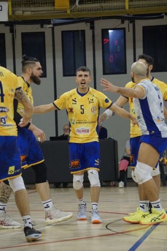 Stadium Mirandola – MGR Grassobbio  (3-0) | (25-15; 25-13; 25-17)