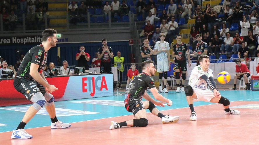 Cucine Lube Civitanova - Sir Susa Vim Perugia 3-0 (25-23, 25-20, 25-21)