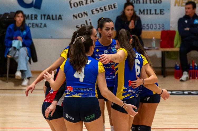 Volley serie B2 femminile girone E, la Rossetti Market Conad ospita la capolista Brembo
