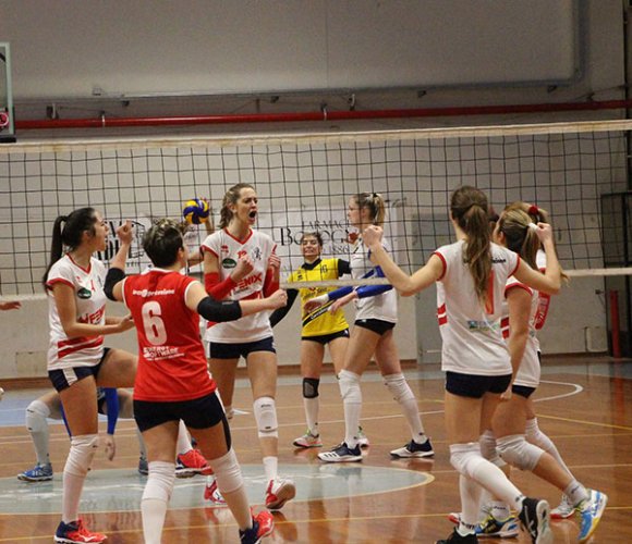 Fenix vs Corridonia 3-2 (25-18; 25-13; 20-25; 18-25; 11-15)