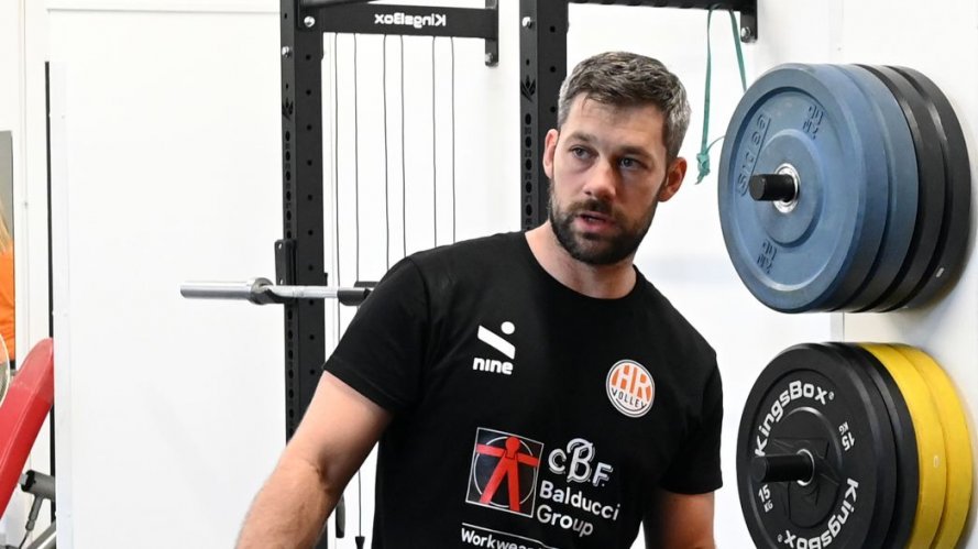 Il preparatore atletico Gabriele Rudi ancora in arancionero