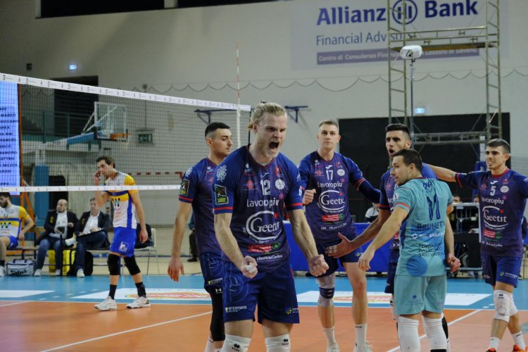 Geetit Bologna - Wimore Salsomaggiore Terme 3-2 (22-25, 25-20, 26-24, 27-29, 16-14) -