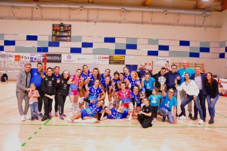 Lasersoft Riccione Volley  vs Vtb Dm Sistemi Group Bologna 3-1 (25-15/25-12/17-25/25-21)