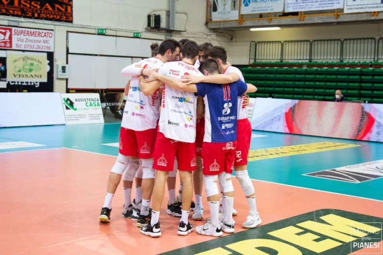 Med Store Tunit pi� forte delle assenze, Bologna superata 3-0