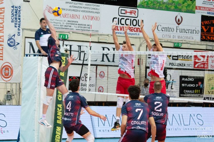 Med Store Tunit Macerata - Geetit Pallavolo Bologna : 3-0 ( 27-25, 25-22,25-14)