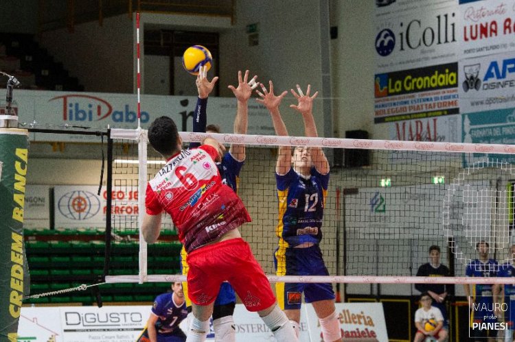 La Med Store Tunit Macerata  vince la battaglia contro Mirandola 3-1