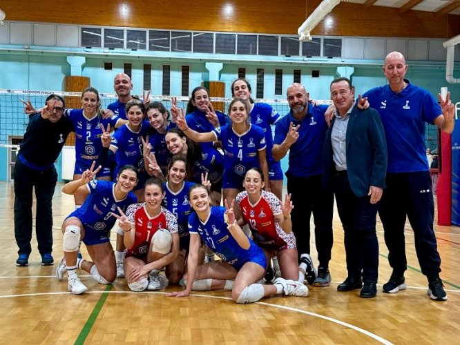 Serie B1 - Quinta vittoria di fila per la Lasersoft Riccione Volley , corsara 3-2 a Padova