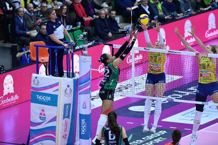 Megabox Ondulati del Savio Vallefoglia  a testa alta con le campionesse di Conegliano