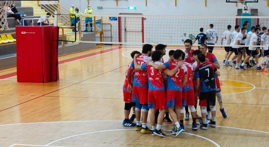 Serie B, la Montesi Volley Pesaro soffre a Osimo e vince al tie-break!