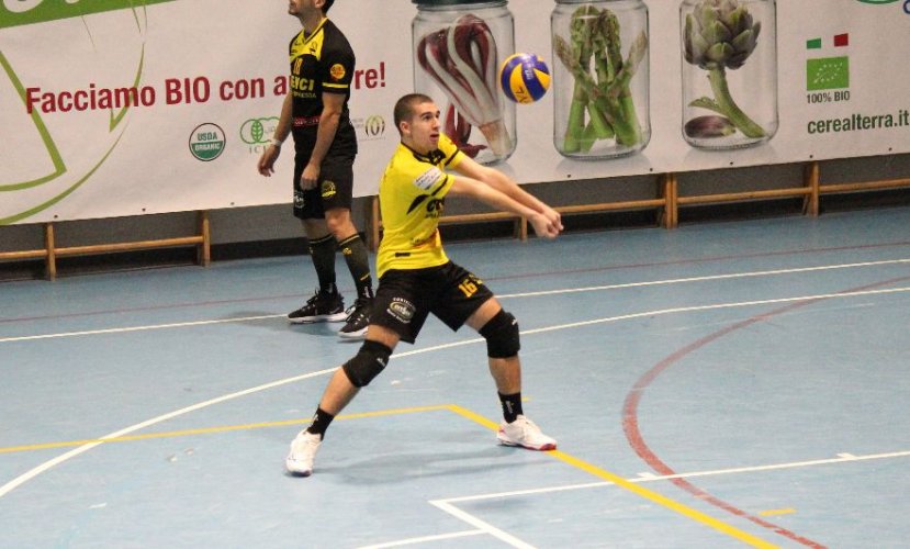 Volley serie B maschile, la Canottieri Ongina conferma il giovane libero Matteo Sala