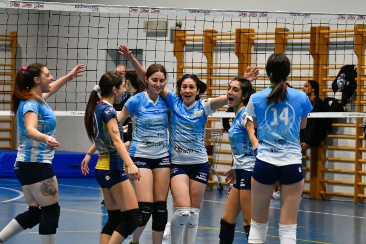 Volley SangioPode-Sport Club Parma 3-2 (17-25 25-19 25-18 23-25 15-5)