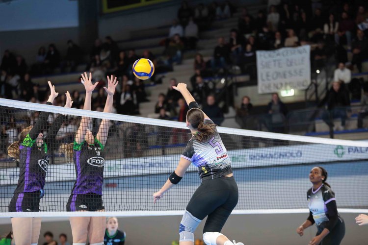 Volley Club B1 femminile, l’Elettromeccanica Angelini Cesena a Reggio Emilia