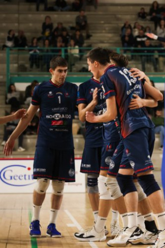Pallavolo Bologna  -  La Serie B sfida la capolista Mirandola