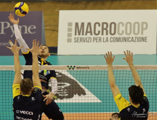 WiMORE Energy Parma-Modena Volley 3-1 (17-25, 29-27, 25-18, 25-18)