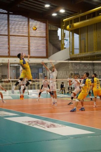 Stadium Mirandola – Geetit Bologna (3-1) | (25-20; 17-25; 25-23; 25-20)