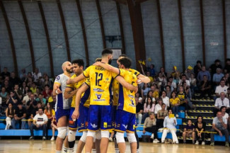 Stadium Mirandola &#8211; Codyeco Santa Croce  (3-2)  (25-18; 19-25; 24-26; 25-16;  15-7)