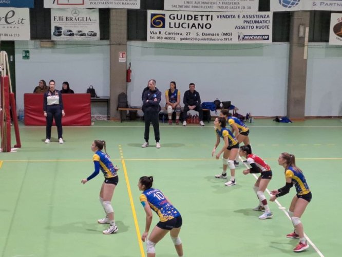 Volley serie B2 femminile girone E, la Rossetti Market Conad stecca nel big match: fa festa la Zerosystem (3-0)