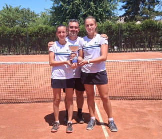 Tennis Club Faenza, la squadra under 16 femminile � campione regionale