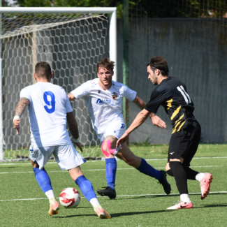 Mister Sarnelli: "Col Monastir sar dura, ma la Vianese  pronta per la finale"